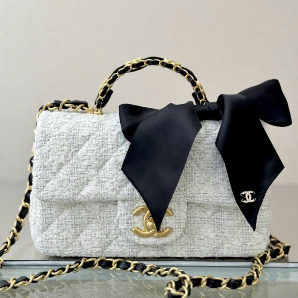 جنطة شانيل فيونكة